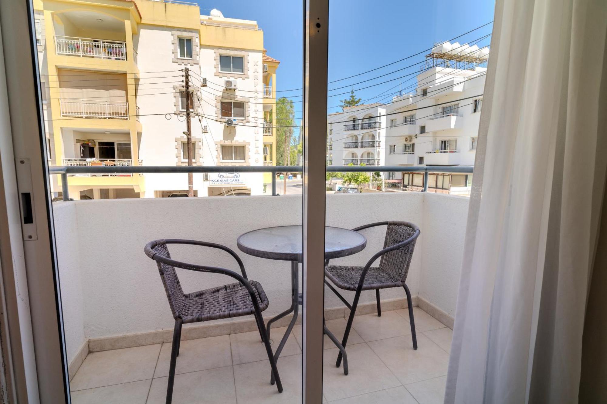 Helios Mackenzie One Bedroom Flat Larnaca Exterior foto