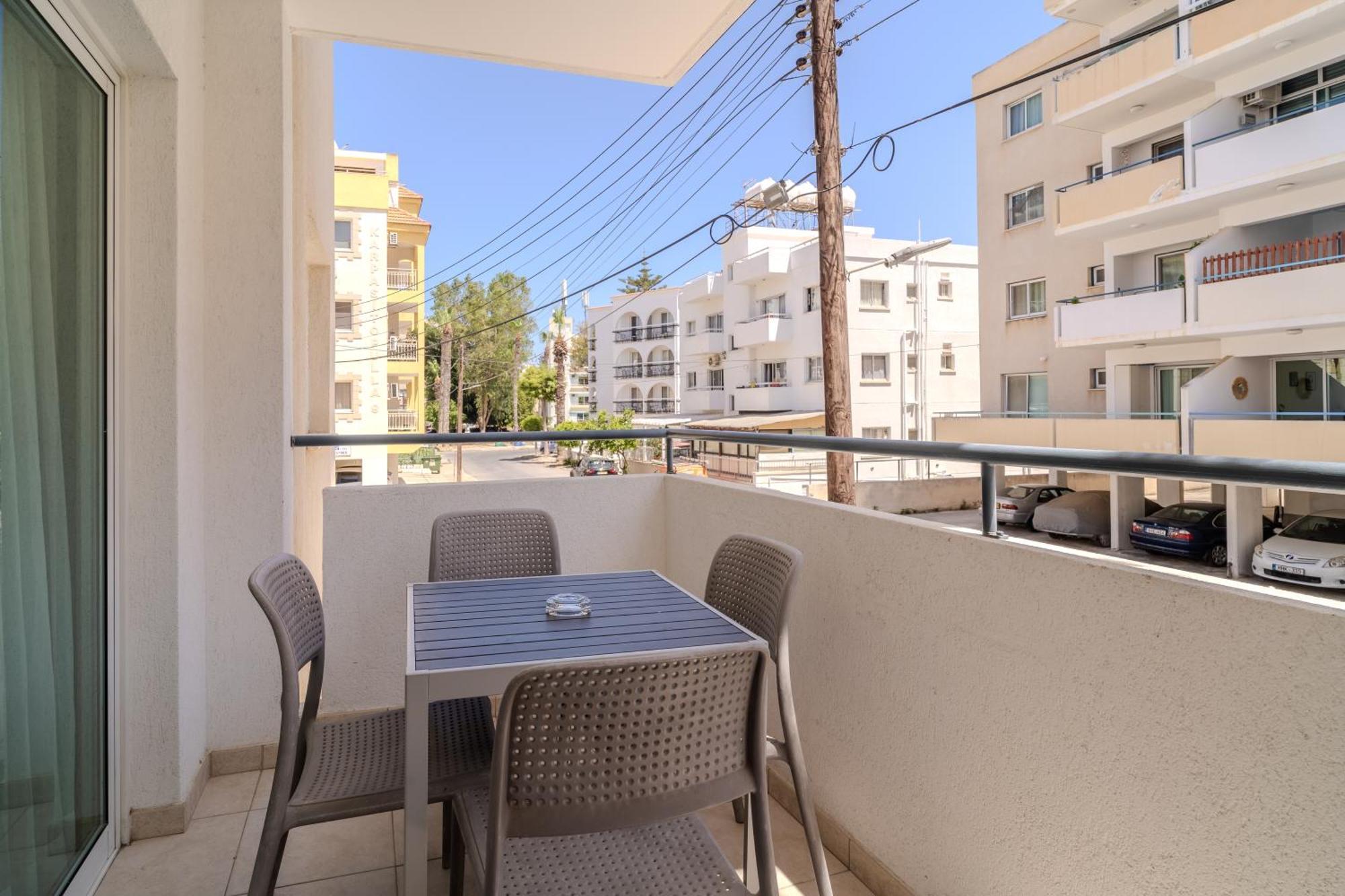 Helios Mackenzie One Bedroom Flat Larnaca Exterior foto